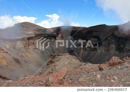 [Scenery at the summit of Mt. Fuji] Summit and crater of Mt. Fuji 106466657