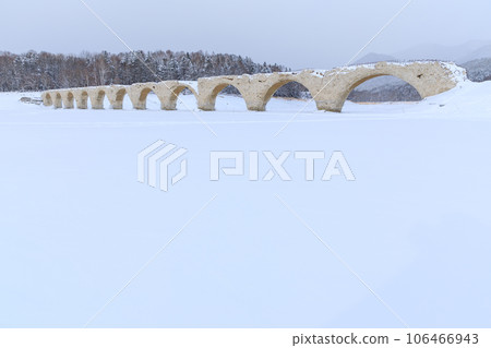Hokkaido_Lake Nukabira and snow scenery of Taushubetsu river bridge Hokkaido_Lake Nukabira and snow scenery of Taushubetsu river bridge 106466943