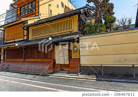 [Illustrated style Kyoto] The stylish appearance of Kyoto Machiya 106467611