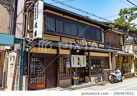 【插畫風京都】京都町屋的時尚外觀 【插畫風京都】京都町屋的時尚外觀 106467652
