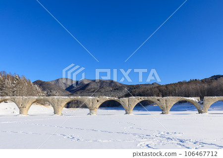 Hokkaido_Lake Nukabira and snow scenery of Taushubetsu river bridge Hokkaido_Lake Nukabira and snow scenery of Taushubetsu river bridge 106467712