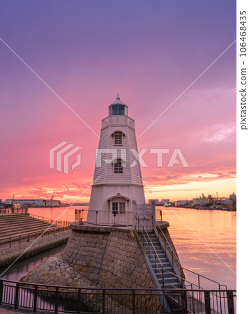 大阪_舊堺燈塔和壯觀的日落景色 大阪_舊堺燈塔和壯觀的日落景色 106468435
