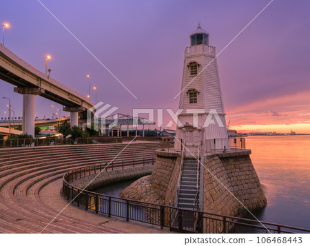 Osaka_Old Sakai Lighthouse and spectacular sunset scenery 106468443