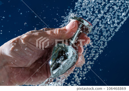 Woman washing silver butt plug under shower on... - Stock Photo [106468869]  - PIXTA