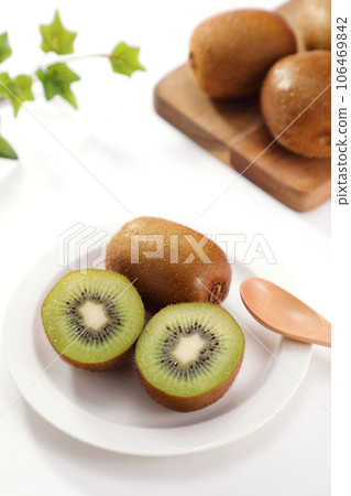 Kiwi fruit Kiwi fruit 106469842