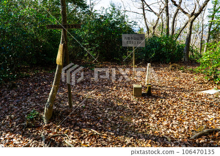 Hattoji hometown village in early winter, the summit of Mt. Hattoji, Yoshinaga-cho, Bizen City, Okayama Prefecture 106470135
