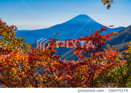 (Yamanashi Prefecture) Mt. Fuji seen from Ikenochaya forest road in autumn (Yamanashi Prefecture) Mt. Fuji seen from Ikenochaya forest road in autumn 106470174