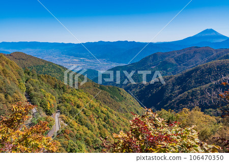 (Yamanashi Prefecture) Mt. Fuji seen from Ikenochaya forest road in autumn (Yamanashi Prefecture) Mt. Fuji seen from Ikenochaya forest road in autumn 106470350