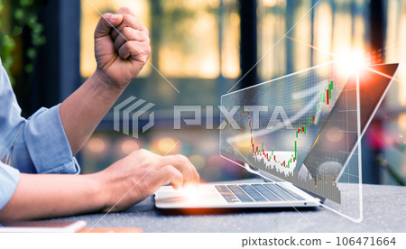 Businessmen who like to invest, success in investing in stocks..Hand typing keyboard, stock chart, conceptualization, research process, work of modern business people. concept of wealth creation 106471664