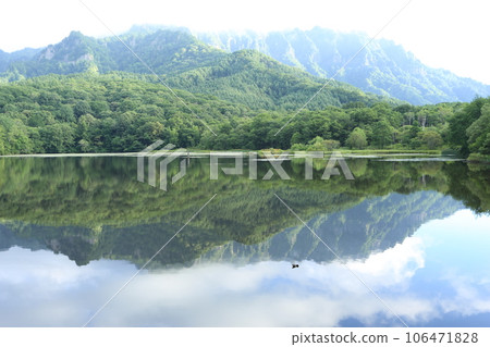Togakushi Highland, Togakushi mountain range and mirror pond, Togakushi mountain range reflected on the surface of the lake 106471828