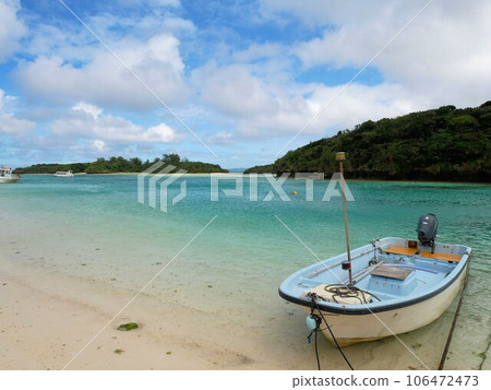 Kabira Bay and boat scenery (Ishigaki Island, Okinawa Prefecture) Kabira Bay and boat scenery (Ishigaki Island, Okinawa Prefecture) 106472473
