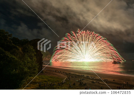 Kumano Large Fireworks Festival Tri-scale Ball Maritime Explosion 106472835