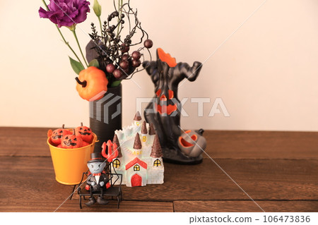 Halloween arrangement 106473836