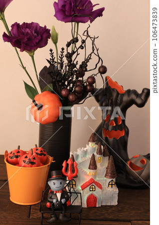Halloween arrangement 106473839