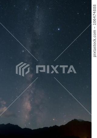 北斗市白州町南阿爾卑斯山脈上空的銀河和天蠍座 106474888