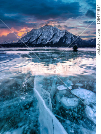 Sunrise over Abraham lake with methane bubble in Kootenay Plains 106474954