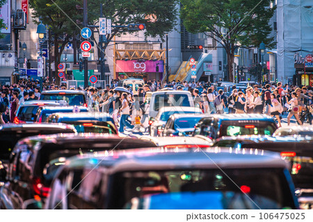 The Tokyo cityscape in Japan has decreased by 6 prefectures↓. Foreigners one after another... Cars are also very crowded. No mask...no outbreak of infection = August 29th, Shibuya 106475025