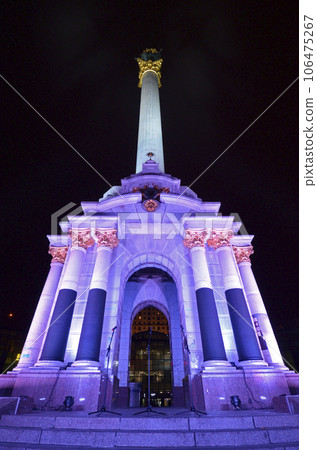 Independence Monument illuminated at night. Maidan Nezalezhnosti. Kyiv, Ukraine 106475267