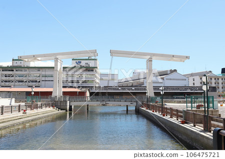 Kobe Harborland landscape Hanekko Bridge (Kobe Port, Chuo-ku, Kobe City, Hyogo) 106475721