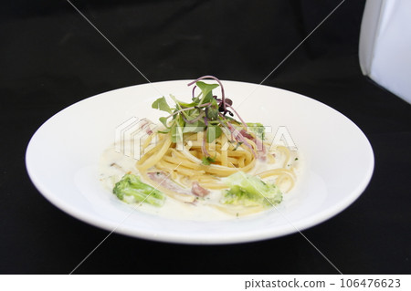pasta with sauce 106476623