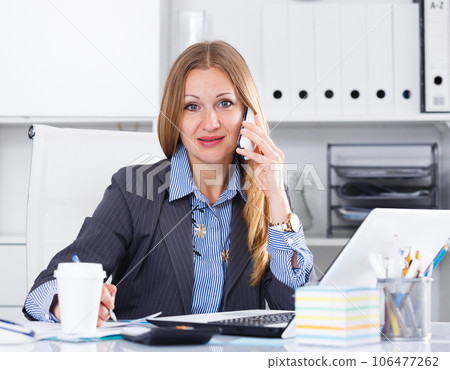 Business woman using phone 106477262