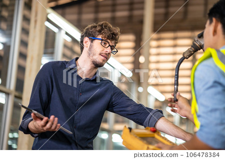 smart senior expert specialist engineer male work education training young new technician machine operator 106478384