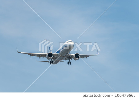 [ANA aircraft in preparation for landing from the sky above Jonanjima Seaside Park] 106479663