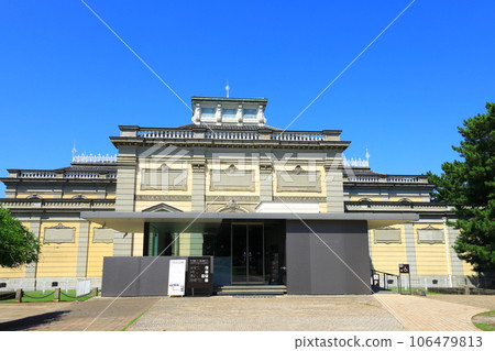 Nara National Museum is a Buddhist statue hall. 106479813