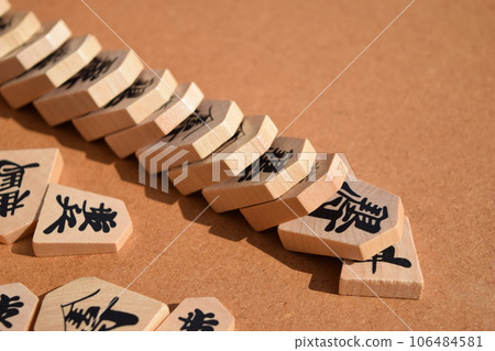 多米諾骨牌打敗多米諾骨牌效應 多米諾骨牌打敗多米諾骨牌效應 106484581