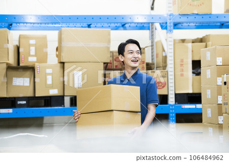 Young man working in a warehouse 106484962