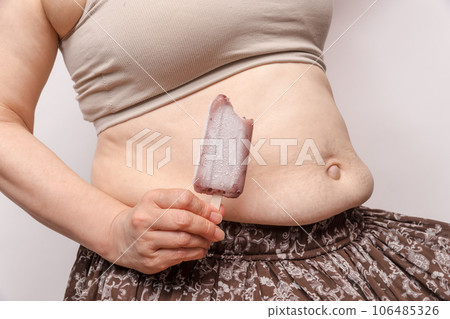 【德貝索與一位挑肚皮肉的家庭主婦】 106485326