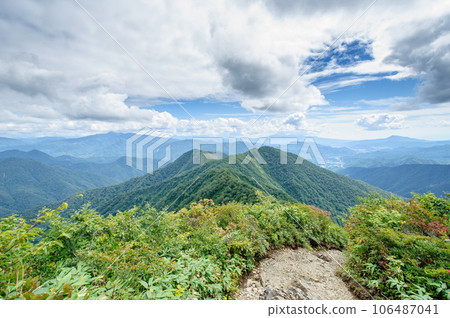 The view from the mountain trail of Mt. Tanigawadake The view from the mountain trail of Mt. Tanigawadake 106487041