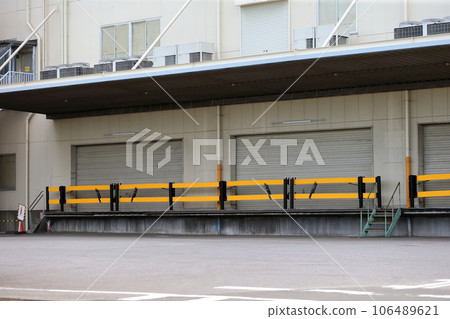 Logistics warehouse 106489621