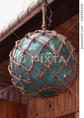 A glass float ball 106490209
