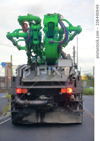 Concrete pump car 106490648