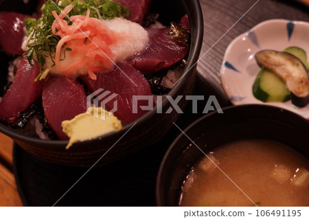 Bonito bonito on rice 106491195