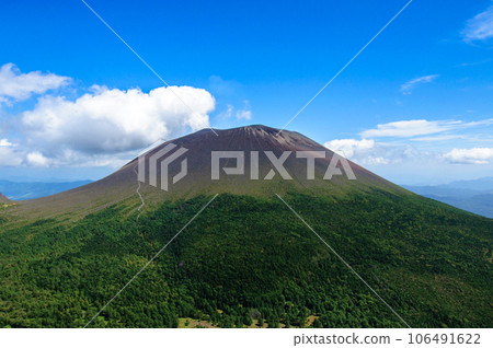 Dynamic view of Mt. Asama 106491622
