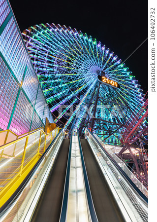 橫濱太空世界的摩天輪和自動扶梯 106492732