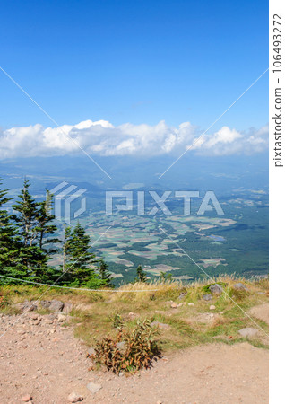 View of the Gunma side (Tsumagoi village) from Jakkotsu-dake 106493272