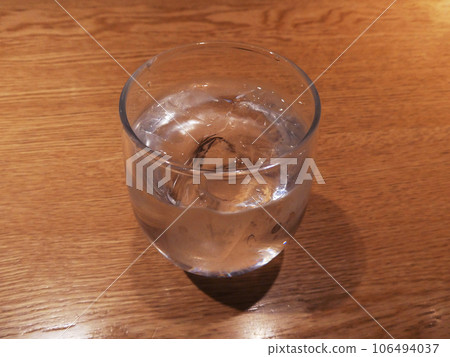 玻璃加冰 106494037