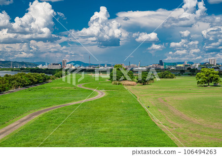 Yodogawa Kasen Park in summer seen from Yodogawa Shimbashi, Neyagawa Yodogawa Kasen Park in summer seen from Yodogawa Shimbashi, Neyagawa 106494263