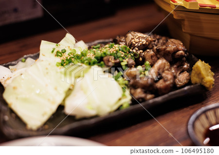 [Japanese Izakaya Menu] Teppanyaki Chicken Seasoned with Yuzu Pepper 106495180