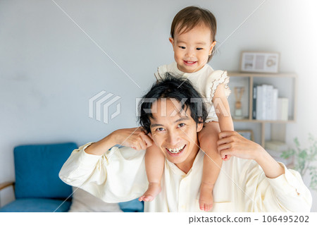 Dad holding a baby 106495202