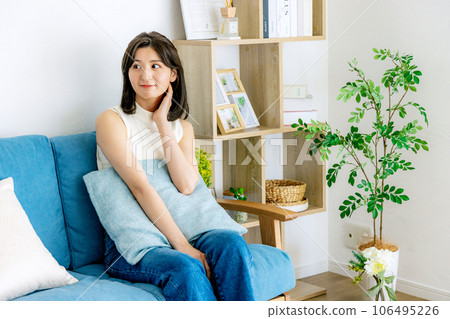 Young woman relaxing in the living room 106495226