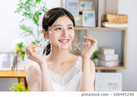 Women beauty 106495240