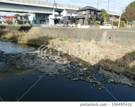 平靜的河床 平靜的河床 106495426