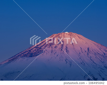 Shizuoka_Superb view of Red Fuji Pearl at dawn Shizuoka_Superb view of Red Fuji Pearl at dawn 106495842