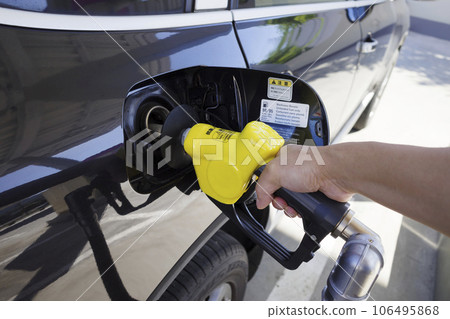 Man refueling car at petrol station 106495868