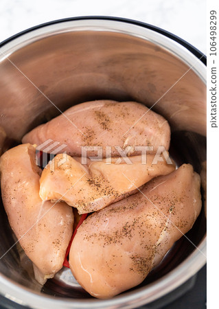 Shredded chicken in a pressure cooker. Cooking chicken breasts in a pressure cooker. 106498299