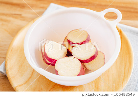 Sweet potato after being exposed to water 106498549